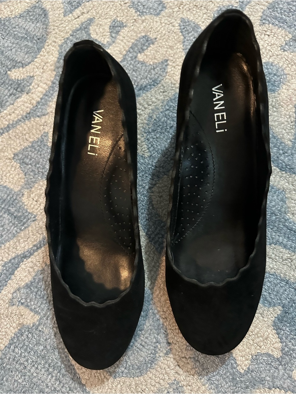 Vaneli Black Scalloped Pumps